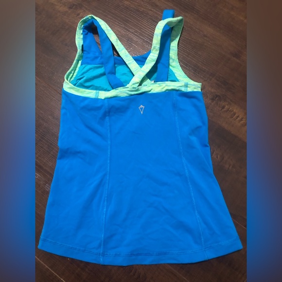 Ivivva handspring tank, size 6 - Picture 3 of 4